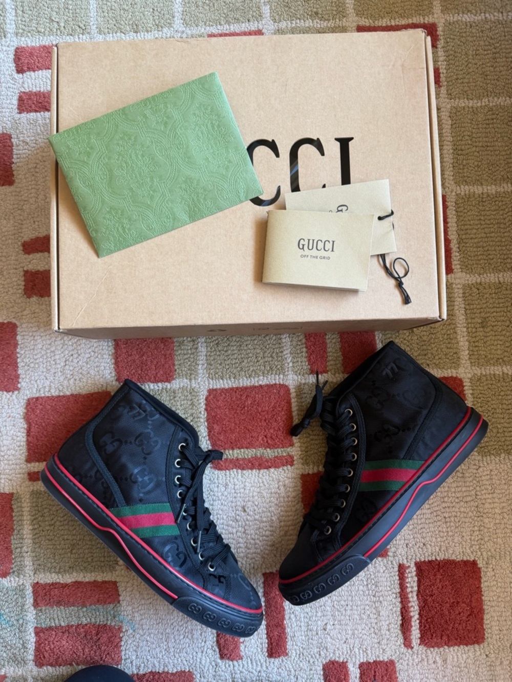 🆕 Gucci tennis shoes - Picture 2 of 9